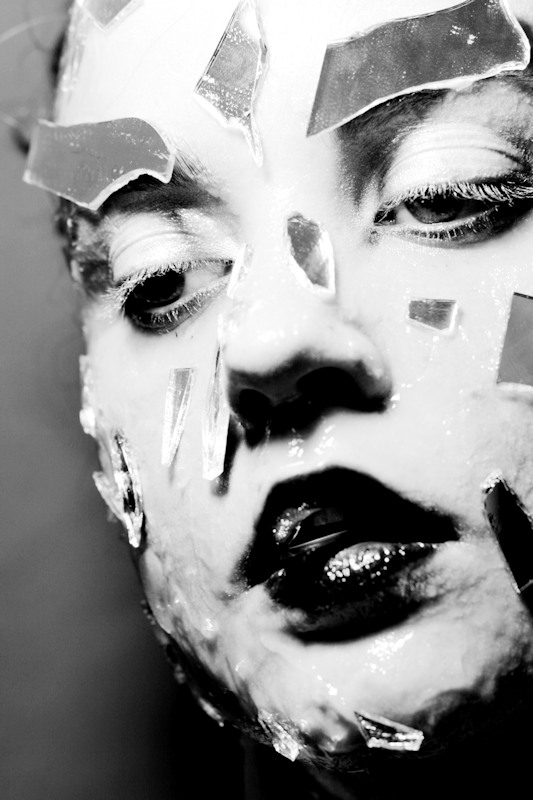 Swimming in broken mirrors